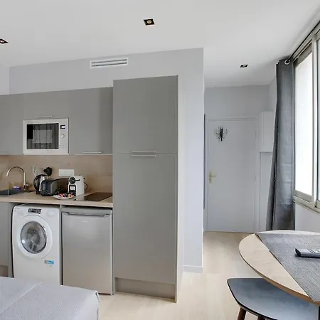 Refined Air-conditioned In Neuilly-sur-Seine